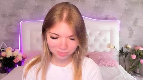 MichaelaFoxx online show from November 19, 2025, 1:22 pm