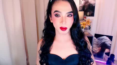 michaelagoddess online show from December 17, 2025, 5:52 pm