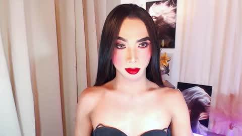 michaelagoddess online show from December 18, 2025, 4:57 pm
