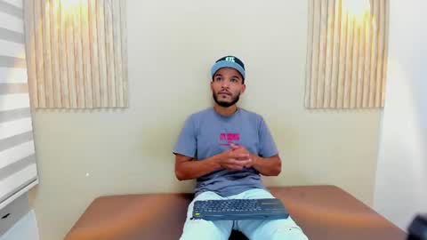 Snapshot of michaell_shaww chatting on July 8, 2026, 3:27 pm MICHELL online show from July 8, 2026, 3:27 pm