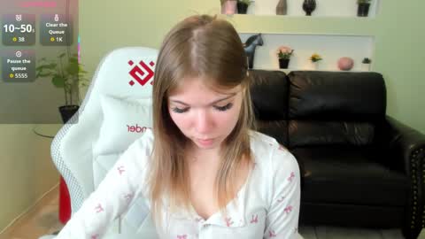 michafox online show from April 22, 2026, 12:28 pm