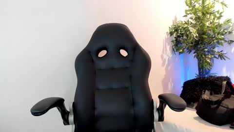 michel_lopez18 online show from September 19, 2025, 11:11 am