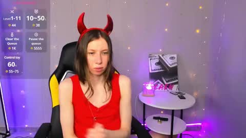 michele_mack online show from February 5, 2025, 6:13 am