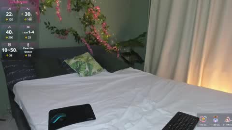 michele_mack online show from December 5, 2025, 3:04 am