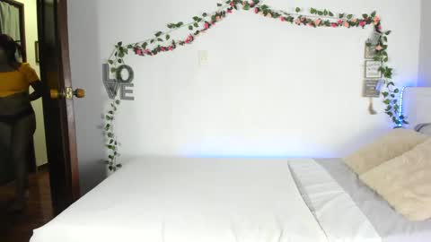 Michell online show from September 24, 2025, 11:19 pm