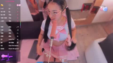 michelle_cutee_ online show from November 17, 2025, 8:03 pm