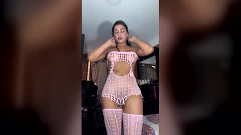 MICHELLE DE LA TORRE online show from February 25, 2026, 1:43 pm