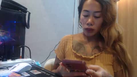 michelle_ux online show from September 9, 2025, 4:56 am