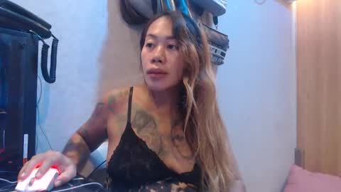 michelle_ux online show from October 4, 2025, 5:38 am