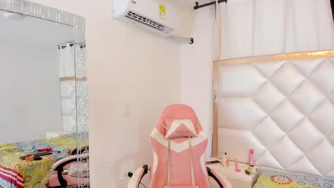 michelleblair1 online show from April 18, 2026, 7:07 pm