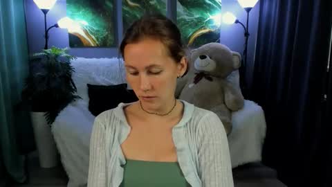 MichelleOrtis online show from September 14, 2025, 4:22 am