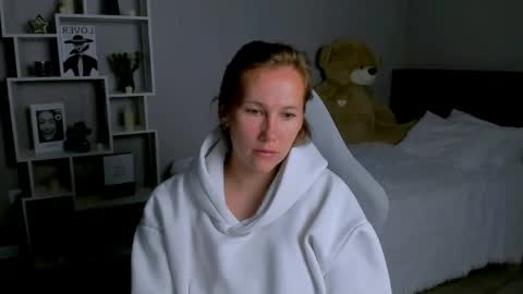 MichelleOrtis online show from April 22, 2026, 2:25 am