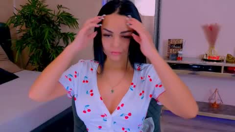 michellereys online show from November 1, 2025, 8:44 pm