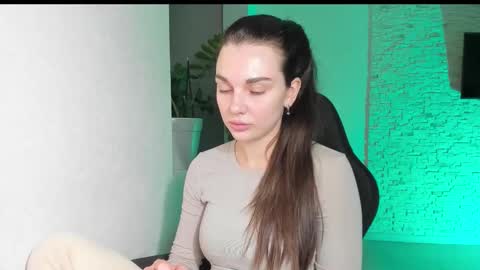 Michellee online show from October 14, 2025, 3:57 pm