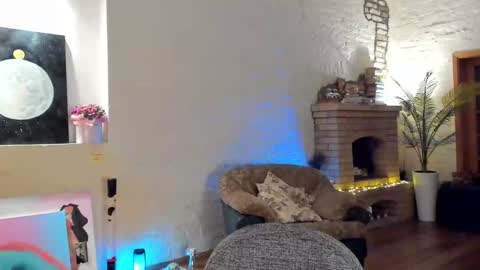 Snapshot of michi_souffl chatting on December 12, 2024, 12:38 am Michi online show from December 12, 2024, 12:38 am