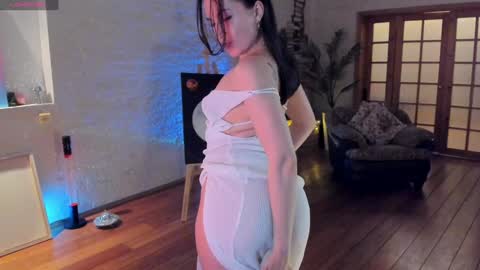 Snapshot of michi_souffl chatting on February 1, 2025, 12:40 am Michi online show from February 1, 2025, 12:40 am