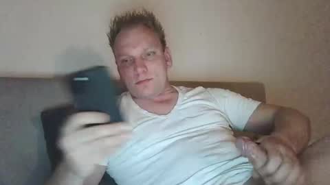 Snapshot of mickkxl chatting on December 12, 2024, 8:53 pm mickkxl online show from December 12, 2024, 8:53 pm