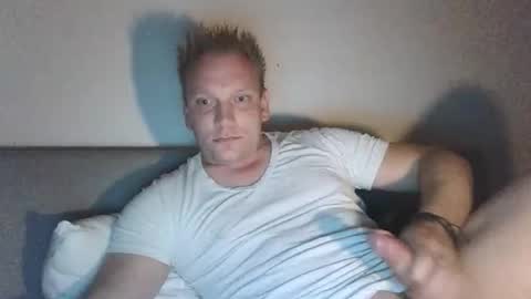 Snapshot of mickkxl chatting on October 19, 2025, 10:21 pm mickkxl online show from October 19, 2025, 10:21 pm