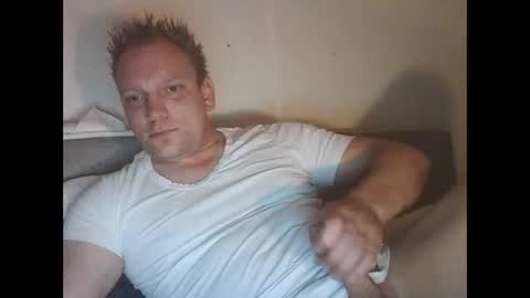 Snapshot of mickkxl chatting on November 24, 2025, 12:27 pm mickkxl online show from November 24, 2025, 12:27 pm