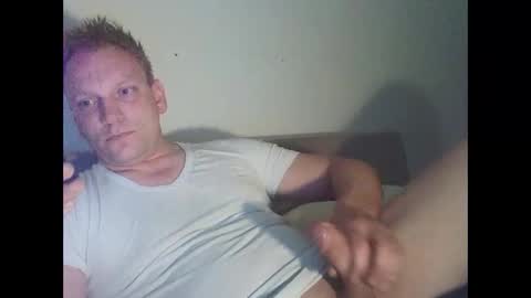 Snapshot of mickkxl chatting on February 9, 2026, 12:09 pm mickkxl online show from February 9, 2026, 12:09 pm