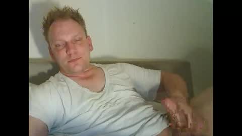 Snapshot of mickkxl chatting on February 16, 2026, 4:03 pm mickkxl online show from February 16, 2026, 4:03 pm