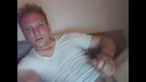 Snapshot of mickkxl chatting on April 13, 2026, 10:32 am mickkxl online show from April 13, 2026, 10:32 am