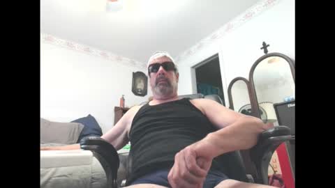 midlife_nowife321 online show from November 16, 2025, 5:40 pm