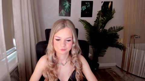 midnighteaura online show from April 18, 2026, 11:25 am