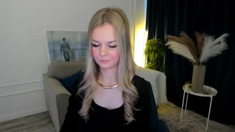 midnighteaura online show from April 21, 2026, 3:57 am