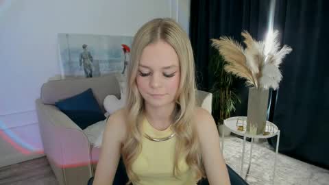 midnighteaura online show from June 1, 2026, 7:26 pm