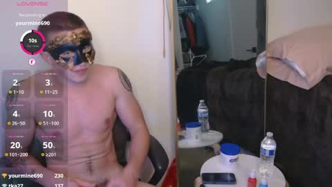 Snapshot of midnightmasc chatting on May 5, 2026, 12:18 am midnightmasc online show from May 5, 2026, 12:18 am