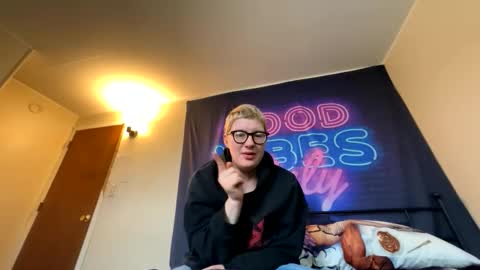 midnightmochi2 online show from April 24, 2026, 11:18 pm