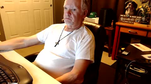 midwestdad09 online show from October 13, 2025, 10:37 am