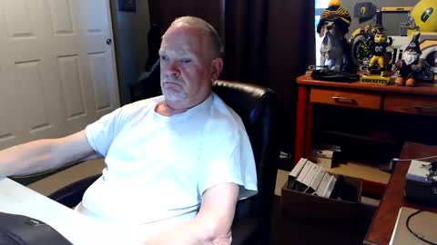 Snapshot of midwestdad09 chatting on June 7, 2026, 10:52 am midwestdad09 online show from June 7, 2026, 10:52 am