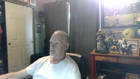 Snapshot of midwestdad09 chatting on June 8, 2026, 9:59 pm midwestdad09 online show from June 8, 2026, 9:59 pm