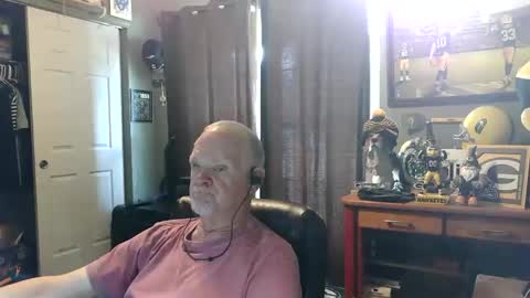 Snapshot of midwestdad09 chatting on June 9, 2026, 6:41 pm midwestdad09 online show from June 9, 2026, 6:41 pm