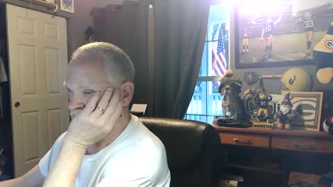 Snapshot of midwestdad09 chatting on June 11, 2026, 12:32 am midwestdad09 online show from June 11, 2026, 12:32 am