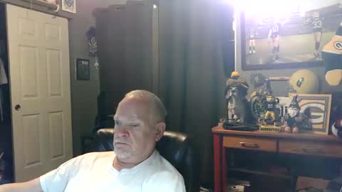 Snapshot of midwestdad09 chatting on June 11, 2026, 7:28 am midwestdad09 online show from June 11, 2026, 7:28 am