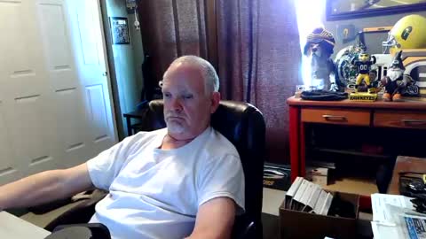 Snapshot of midwestdad09 chatting on June 11, 2026, 7:34 pm midwestdad09 online show from June 11, 2026, 7:34 pm