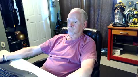 Snapshot of midwestdad09 chatting on June 14, 2026, 7:49 pm midwestdad09 online show from June 14, 2026, 7:49 pm