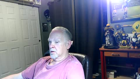 Snapshot of midwestdad09 chatting on June 15, 2026, 9:44 am midwestdad09 online show from June 15, 2026, 9:44 am