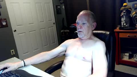 Snapshot of midwestdad09 chatting on June 16, 2026, 6:49 am midwestdad09 online show from June 16, 2026, 6:49 am