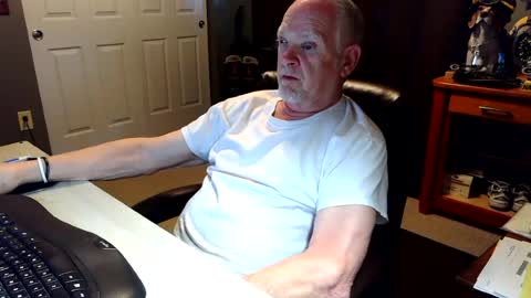 Snapshot of midwestdad09 chatting on June 19, 2026, 12:26 am midwestdad09 online show from June 19, 2026, 12:26 am