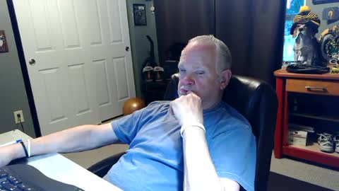 Snapshot of midwestdad09 chatting on June 21, 2026, 11:18 pm midwestdad09 online show from June 21, 2026, 11:18 pm