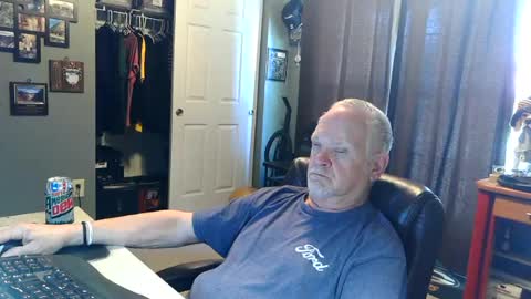 Snapshot of midwestdad09 chatting on June 23, 2026, 7:01 pm midwestdad09 online show from June 23, 2026, 7:01 pm
