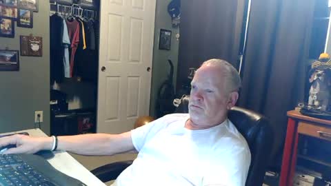 Snapshot of midwestdad09 chatting on June 25, 2026, 6:51 am midwestdad09 online show from June 25, 2026, 6:51 am