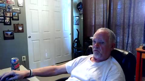 Snapshot of midwestdad09 chatting on July 1, 2026, 7:46 pm midwestdad09 online show from July 1, 2026, 7:46 pm