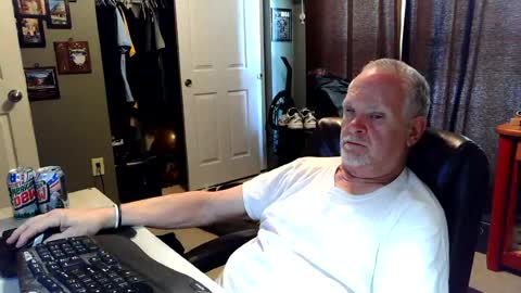 Snapshot of midwestdad09 chatting on July 2, 2026, 6:36 pm midwestdad09 online show from July 2, 2026, 6:36 pm