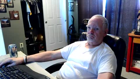 Snapshot of midwestdad09 chatting on July 3, 2026, 1:50 pm midwestdad09 online show from July 3, 2026, 1:50 pm
