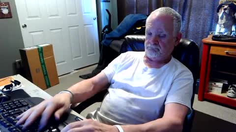 Snapshot of midwestdad09 chatting on July 4, 2026, 6:36 pm midwestdad09 online show from July 4, 2026, 6:36 pm